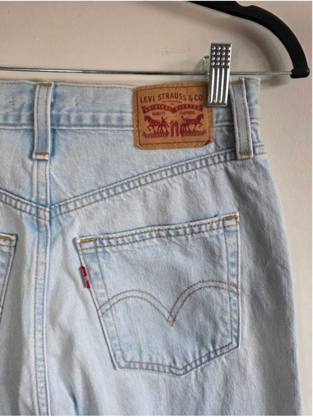 Levi’s High Waisted Straight Leg Jeans Women’s W26 L30 Light Wash Denim - Picture 6 of 10